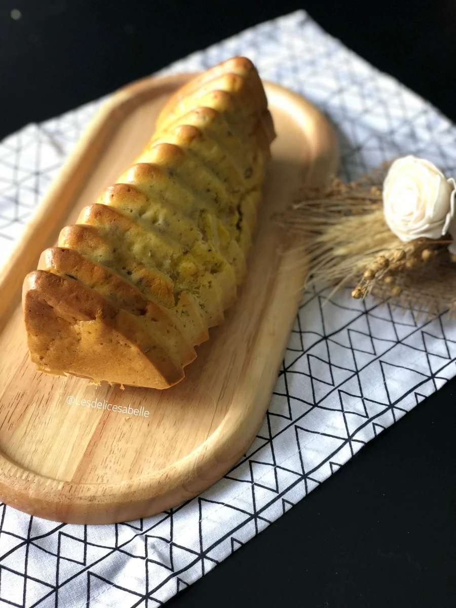 Cake cannelé chèvre et pignons de pin