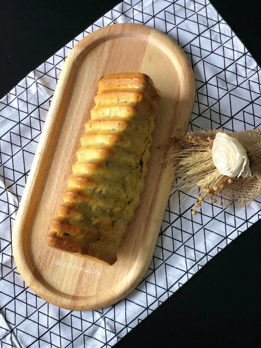 Cake cannelé chèvre et pignons de pin