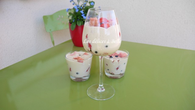 Tiramisu vanille, fraises & myrtilles