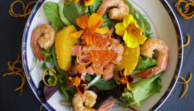 Salade folle fleurs-saumon-crevettes
