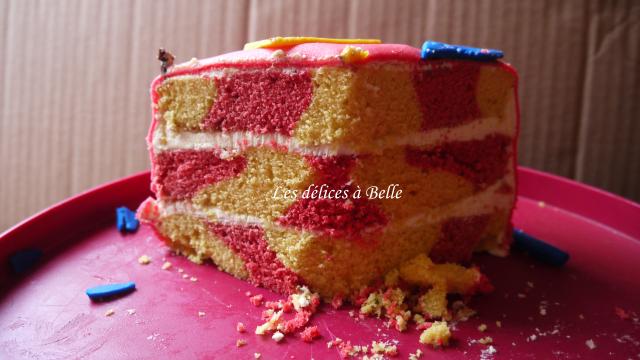 Gâteau damier rose & jaune en pâte à sucre