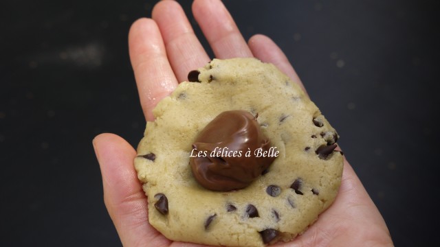 Cookies aux pépites de chocolat fourrés au Nutella